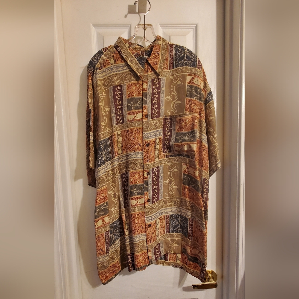 100% Silk Vintage Natural Issue Patterned Button-Up Hawaiian Shirt